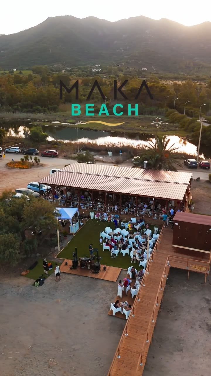 Inaugurazione del Maka Beach vista dall'alto al tramonto